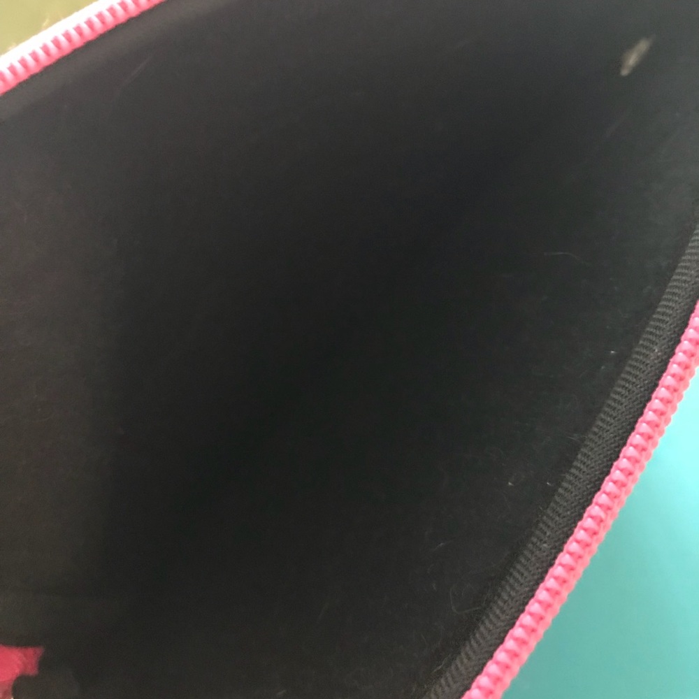 Pink iPad case - Picture 2 of 3